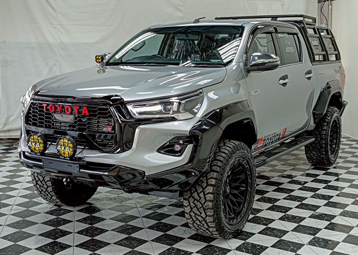 TOYOTA Hilux