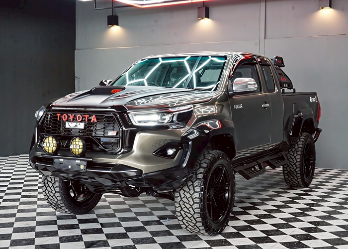 TOYOTA Hilux