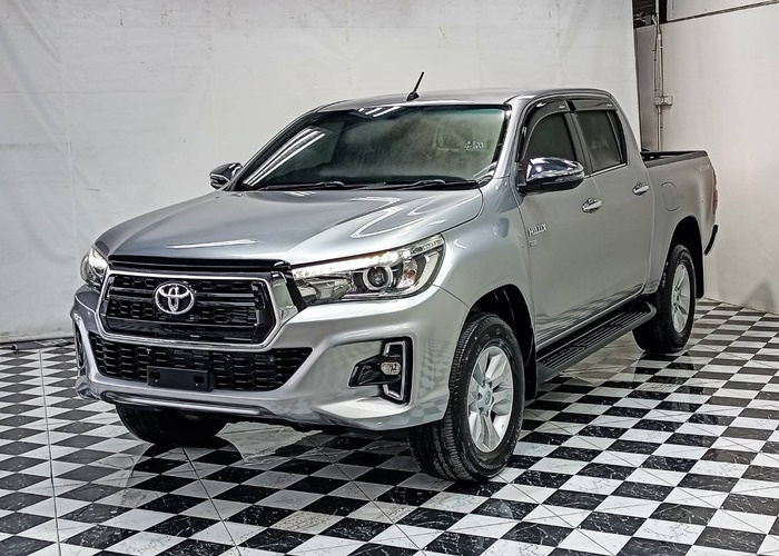 TOYOTA Hilux