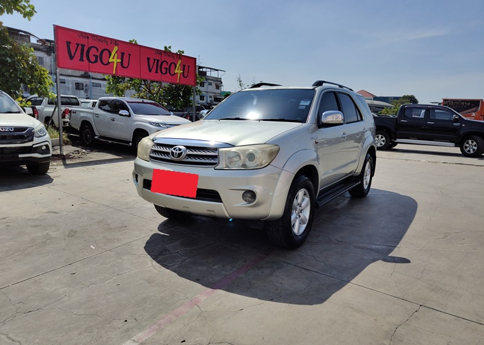 TOYOTA Fortuner