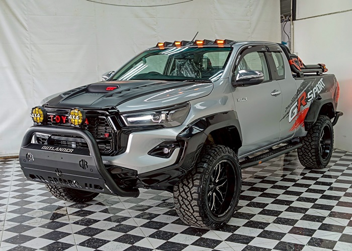 TOYOTA Hilux