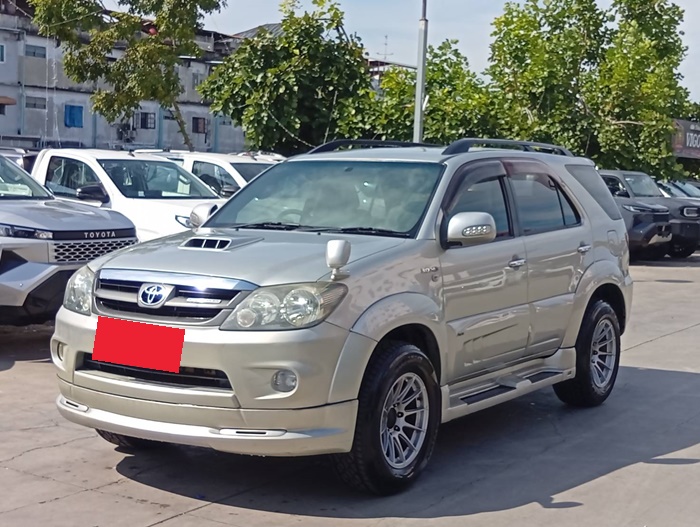 TOYOTA Fortuner