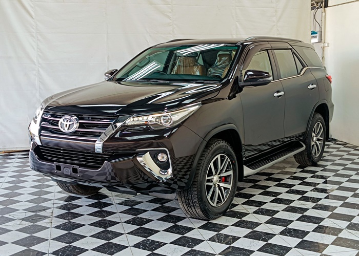 TOYOTA Fortuner