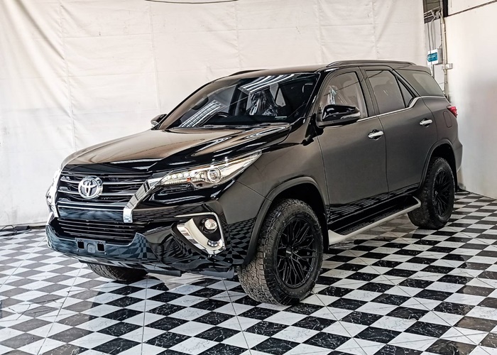 TOYOTA Fortuner