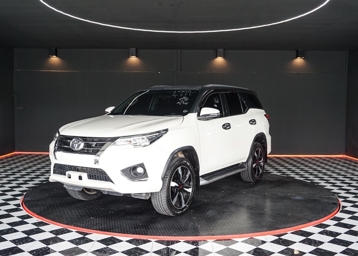 TOYOTA Fortuner