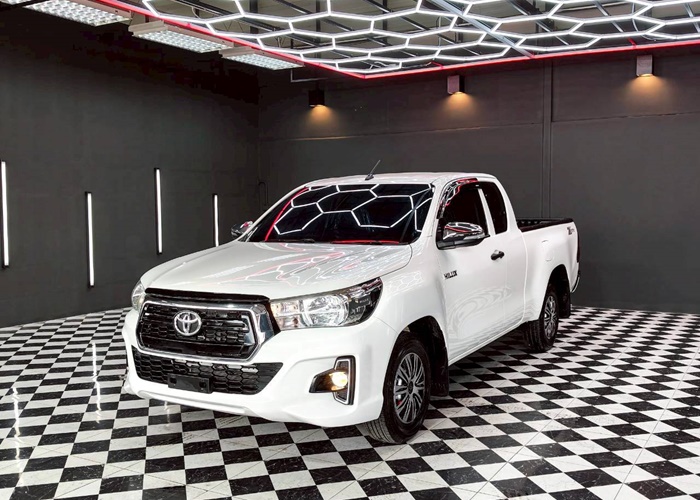 TOYOTA Hilux