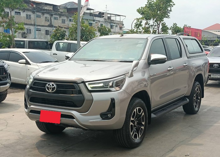 TOYOTA Hilux