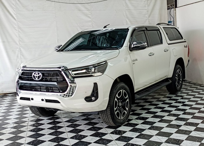 TOYOTA Hilux