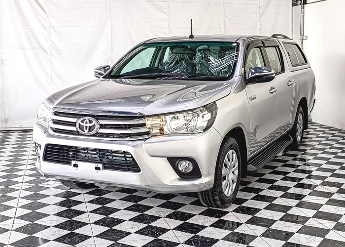 TOYOTA Hilux