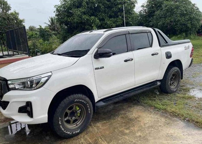 TOYOTA Hilux
