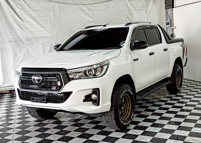 TOYOTA Hilux