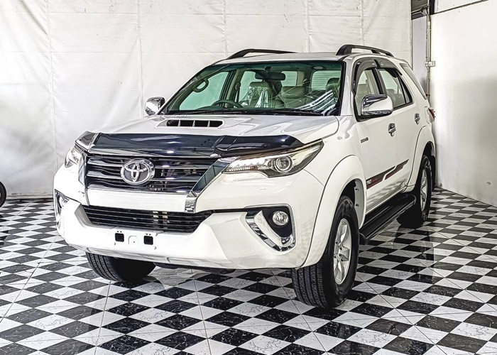 TOYOTA Fortuner