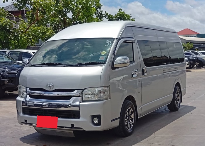 TOYOTA COMMUTER