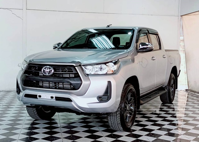 TOYOTA Hilux