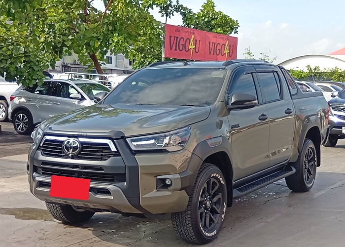 TOYOTA Hilux