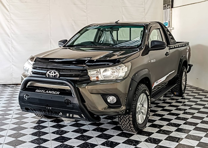 TOYOTA Hilux