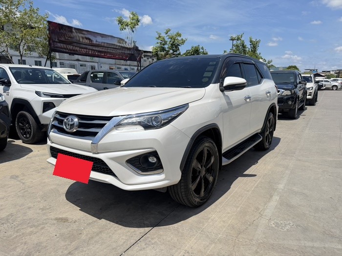 TOYOTA Fortuner