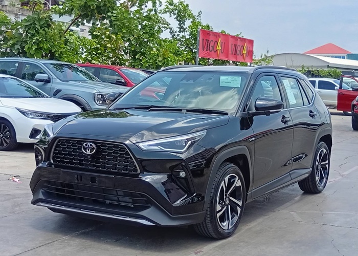 TOYOTA CROSS