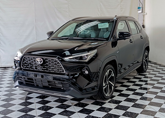 TOYOTA CROSS