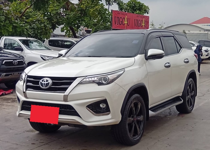 TOYOTA Fortuner