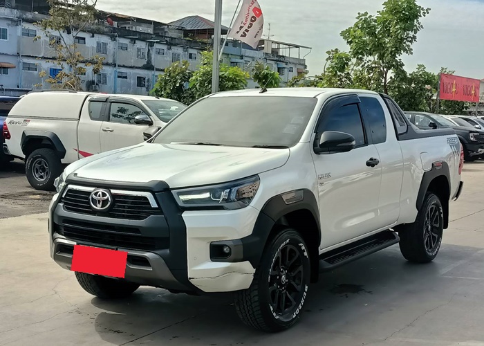 TOYOTA Hilux