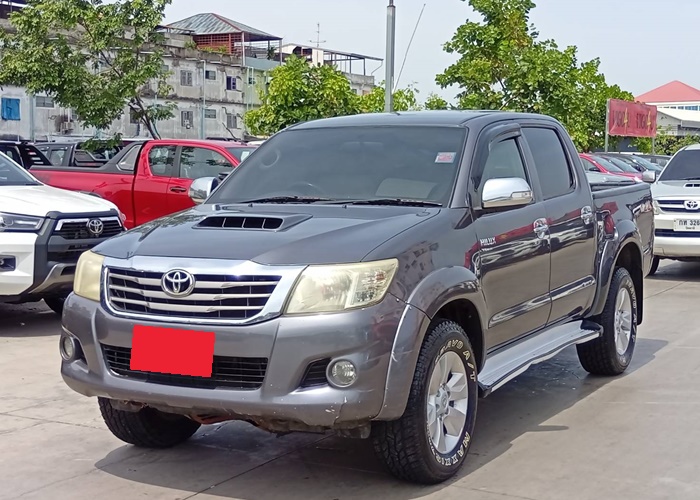 TOYOTA Hilux