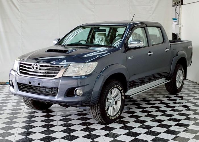 TOYOTA Hilux