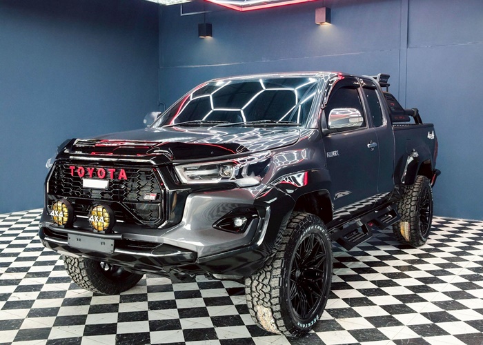TOYOTA Hilux