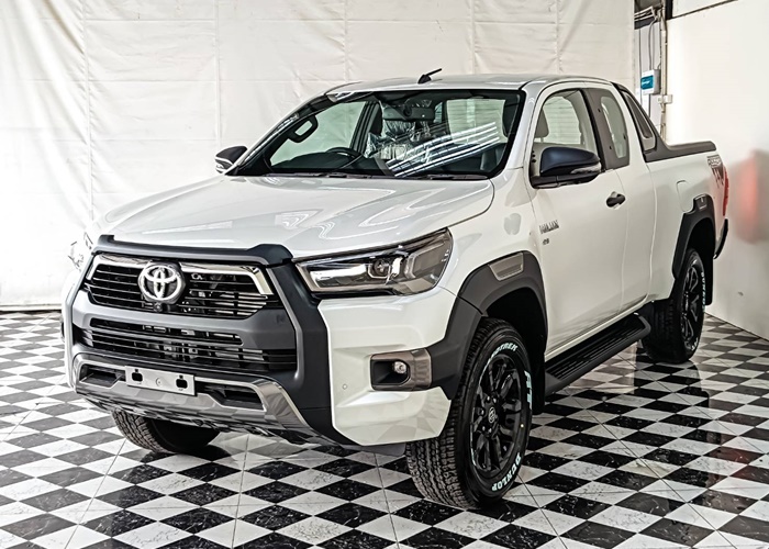 TOYOTA Hilux