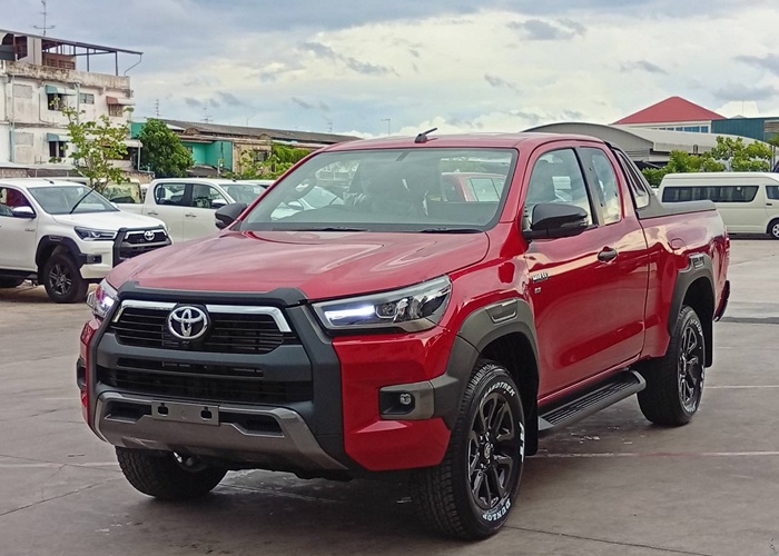 TOYOTA Hilux