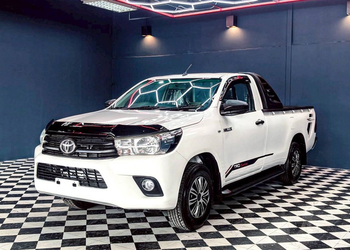 TOYOTA Hilux
