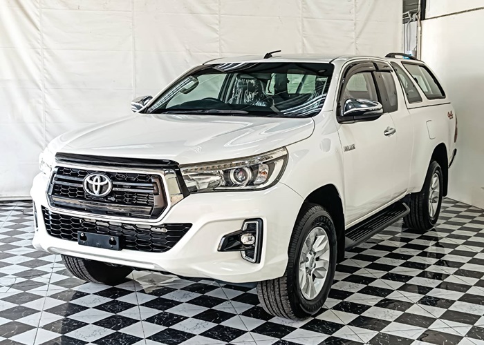 TOYOTA Hilux