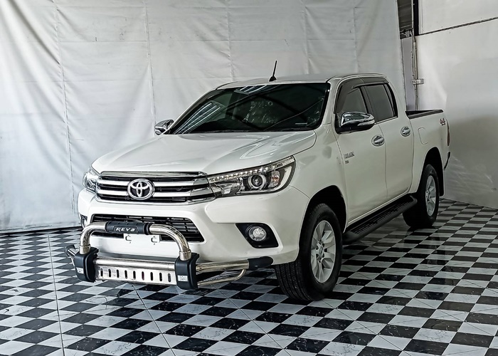 TOYOTA Hilux