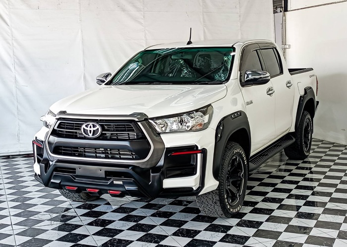 TOYOTA Hilux