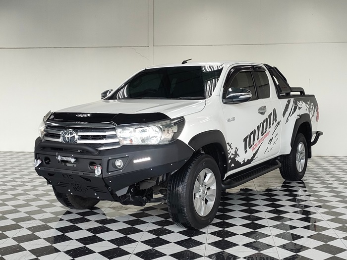 TOYOTA Hilux