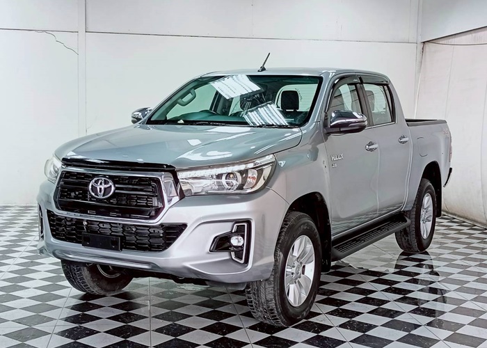 TOYOTA Hilux