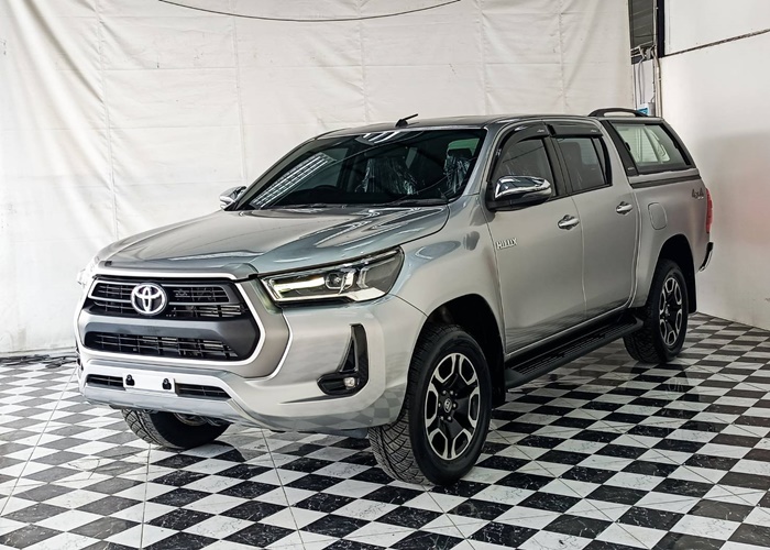 TOYOTA Hilux