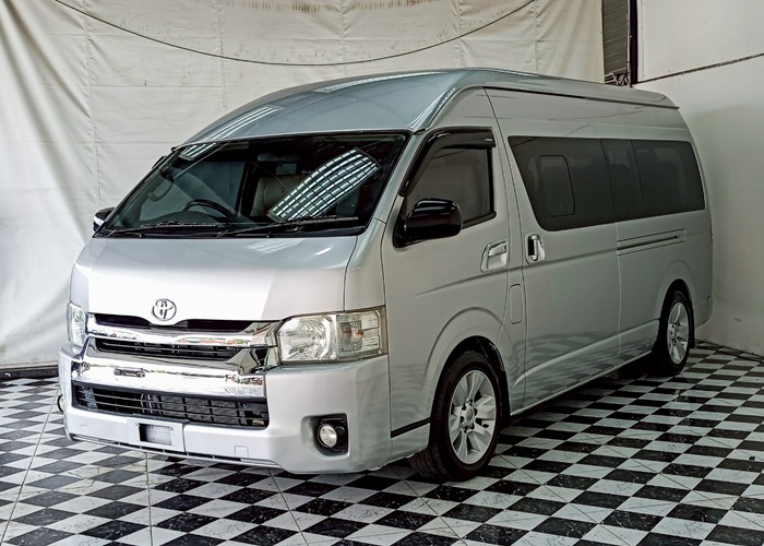 TOYOTA COMMUTER