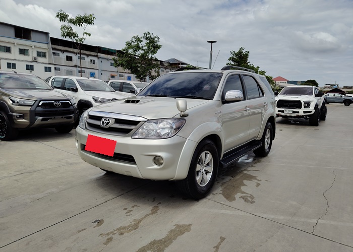 TOYOTA Fortuner