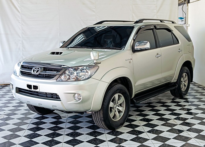 TOYOTA Fortuner