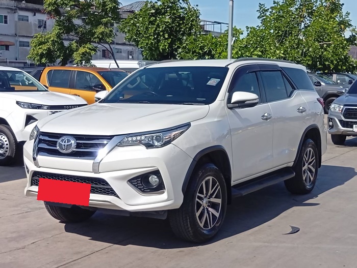 TOYOTA Fortuner