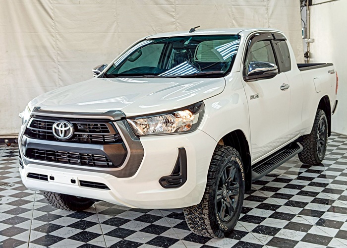 TOYOTA Hilux