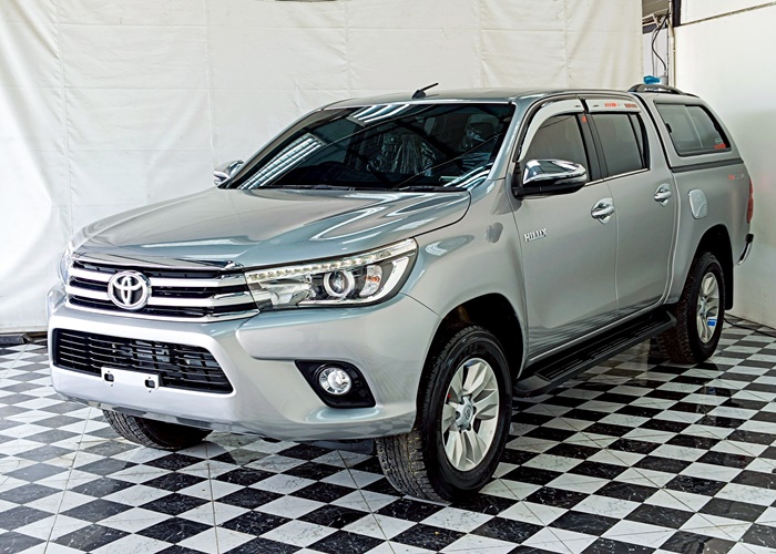 TOYOTA Hilux