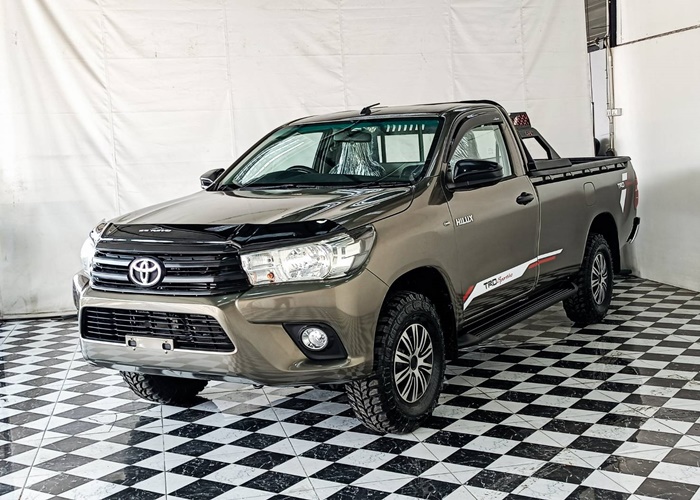 TOYOTA Hilux