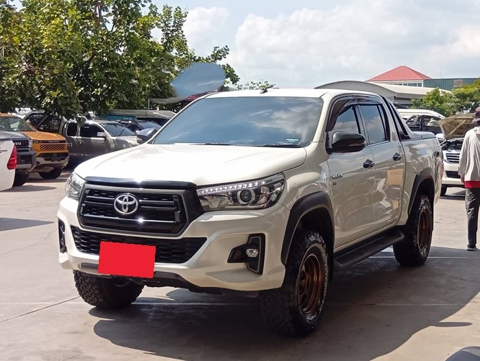 TOYOTA Hilux