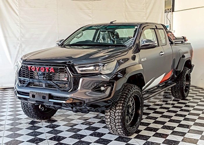 TOYOTA Hilux