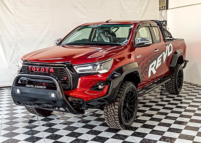 TOYOTA Hilux
