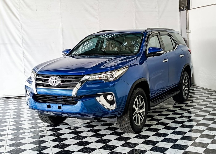 TOYOTA Fortuner