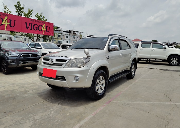 TOYOTA Fortuner