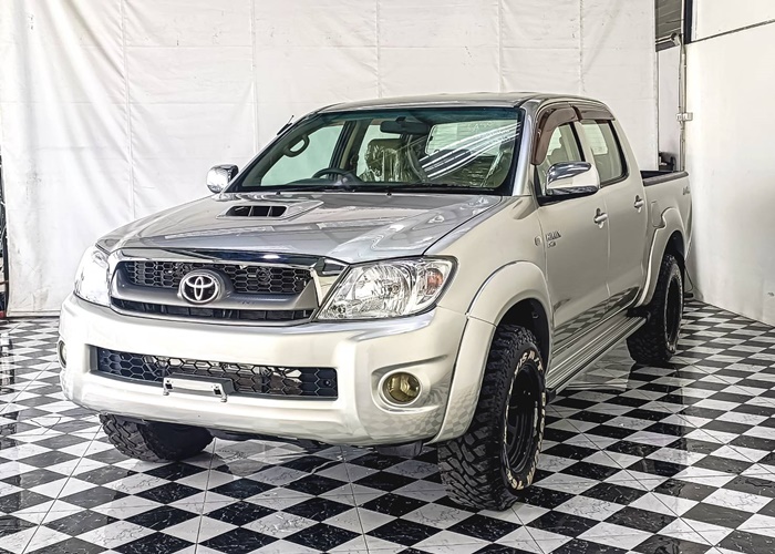 TOYOTA Hilux